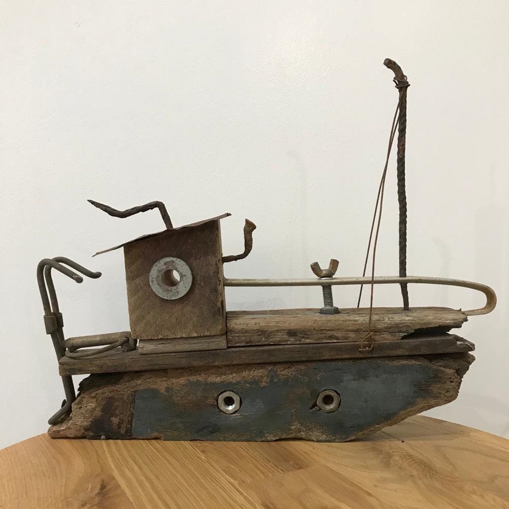 Rafiot Conçu et Réalisé à Partir de Recyclage Véritables Bois d'épaves Provenant Bretagne