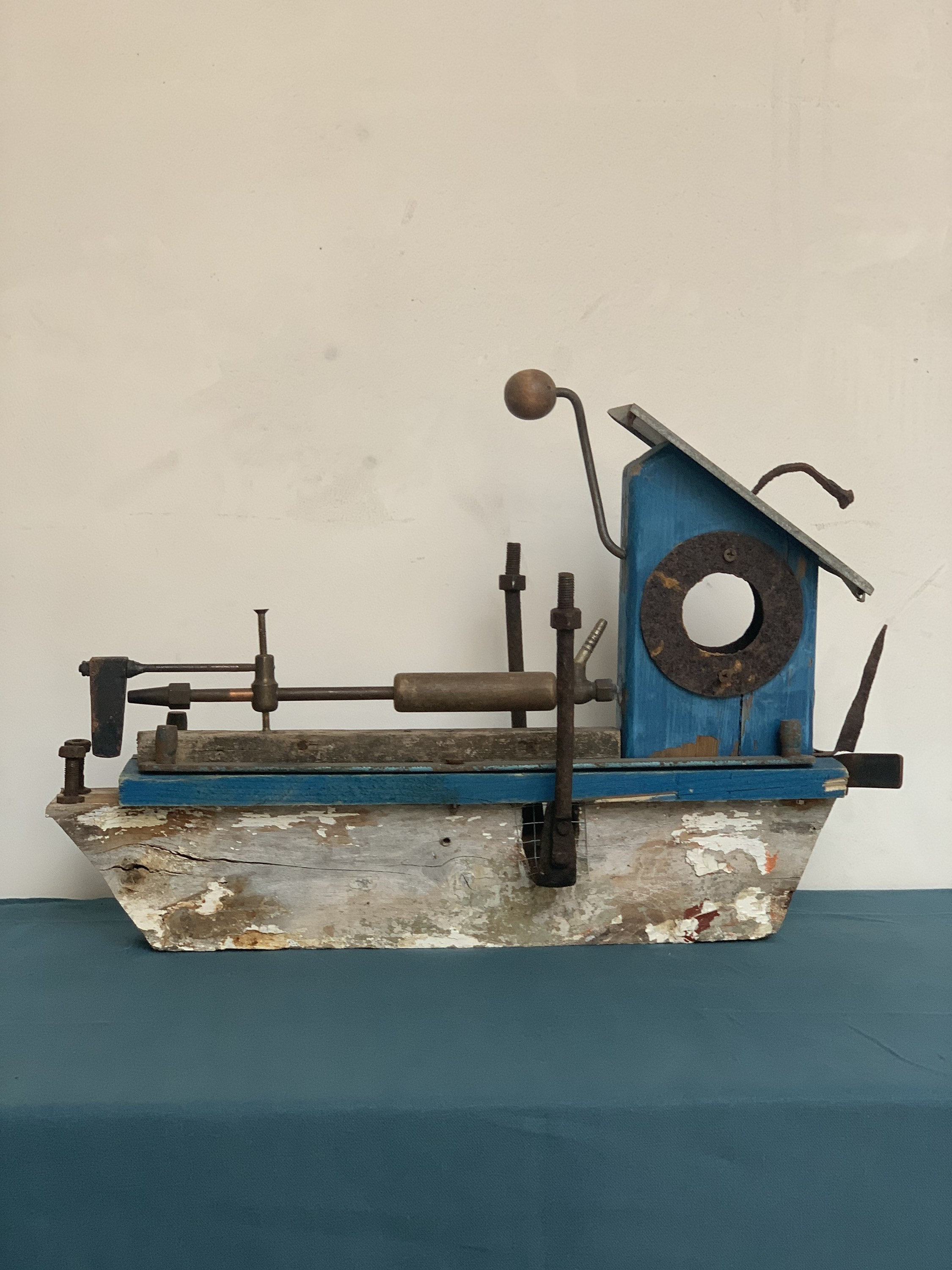 Rafiot Conçu et Réalisé à Partir de Recyclage Véritables Bois d'épaves Provenant Bretagne