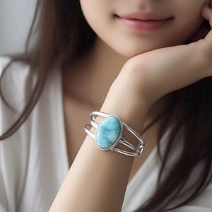 Handgjord Larimar Manschettarmring: Ovalt armband i 925 sterlingsilver