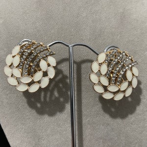 Trendy Pakistani Indian earrings perfect for wedding occasions available in colours and designs