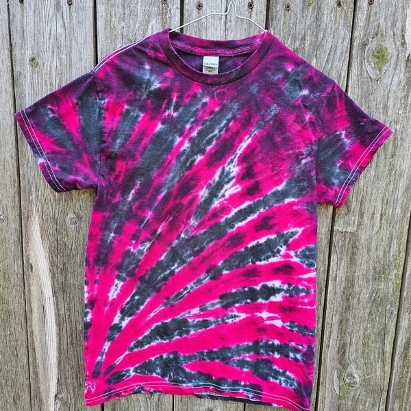 Starburst - Rosa eller lila och svart hörnspiral tie dye t-shirt