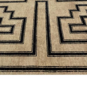 Hand-Knotted Wool Rug: Beige and Black Geometric Maze Pattern image 3