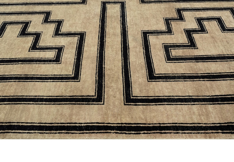 Hand-Knotted Wool Rug: Beige and Black Geometric Maze Pattern image 3