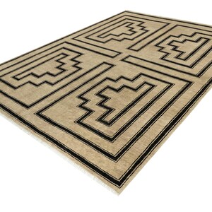 Hand-Knotted Wool Rug: Beige and Black Geometric Maze Pattern image 4
