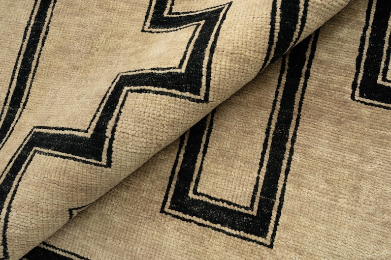Hand-Knotted Wool Rug: Beige and Black Geometric Maze Pattern image 8