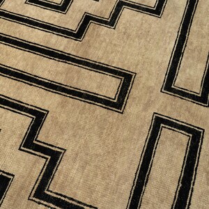 Hand-Knotted Wool Rug: Beige and Black Geometric Maze Pattern image 7