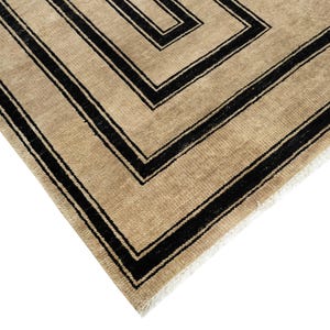 Hand-Knotted Wool Rug: Beige and Black Geometric Maze Pattern image 2