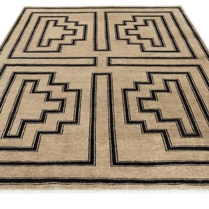 Hand-Knotted Wool Rug: Beige and Black Geometric Maze Pattern image 5