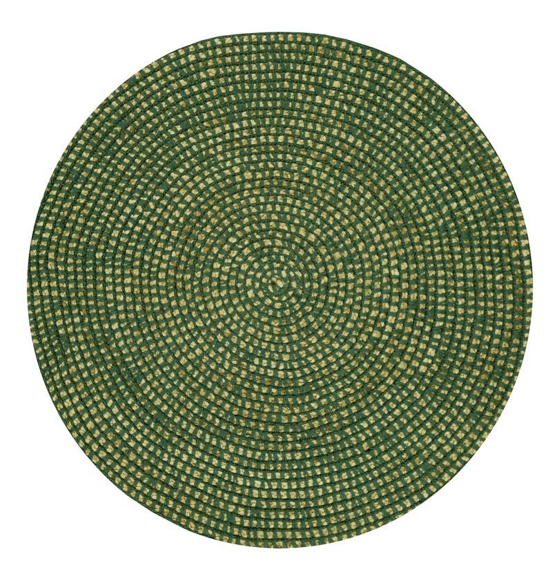 Pode incluir: Um sousplat redondo tecido com um design conc&ecirc;ntrico. O sousplat apresenta uma combina&ccedil;&atilde;o de cores verde escuro e bege, com um padr&atilde;o semelhante a uma grade. A forma circular e a superf&iacute;cie texturizada sugerem uma est&eacute;tica r&uacute;stica ou natural, adequada para refei&ccedil;&otilde;es ou decora&ccedil;&atilde;o.