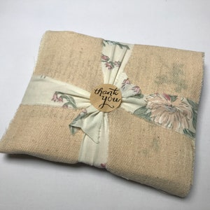 140 delar scrapbooking shabby chic DIY-kit (silkespapper, kuvert, spets, fjädrar, broderi med mera) | Junk Journal-tillbehör