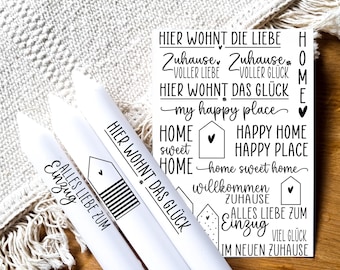 Op de afbeelding: Drie witte rubberen stempels met zwarte inkt. De stempels bevatten verschillende zinnen met betrekking tot huis, zoals "Home Sweet Home", "Happy Place" en "My Happy Place".