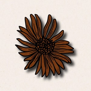 Könnte beinhalten: Eine braune Blume mit einer dunkelbraunen Mitte und vielen Blütenblättern. Die Blume ist im Vintage-Stil gezeichnet.