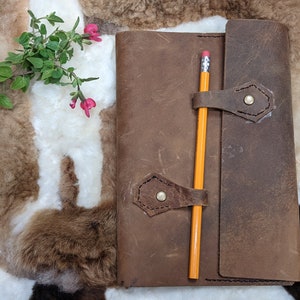Bloqueio de caneta com trava recarregável Crazy Horse Leather Journal com Sketchbook (A5) | Couro Vrnc