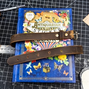 Personalized Simple Leather Book Strap | Vrnc Leather