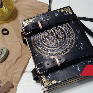 PDF>> Bolsa de livro de feitiços Padrões de trabalho de couro Arquivos digitais | Couro Vrnc