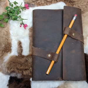 Refillable Loop Pen Lock Crazy Horse Leather Journal w/ Sketchbook (A5) | Vrnc Leather
