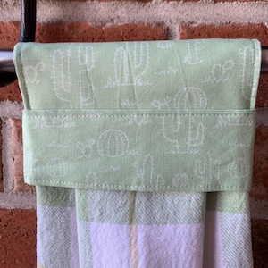 Hanging Towel, No Snaps, No Buttons, No Velcro, No Ties, No Fall, Stay-Put Hanging Tea Towel, Kitchen Hand Towel, Pull-Through Style, Gifts