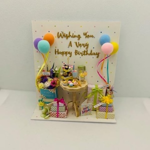 Carte d'anniversaire 3D, carte faite main, carte d'anniversaire de luxe, carte d'anniversaire unique, carte 3D, carte miniatures, carte diorama... Un très joyeux anniversaire !