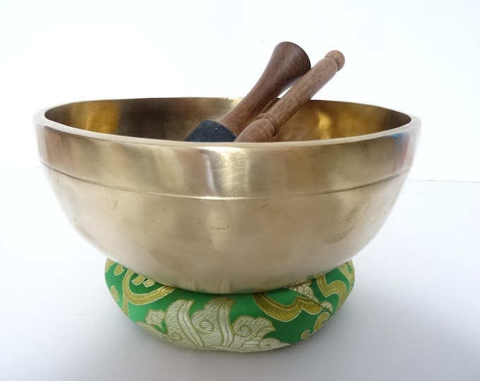 8.5" Large, Temple Sounds Therapy, Tibetan Singing Bowl, Hand Made, Healing, Note A3 Third Eye