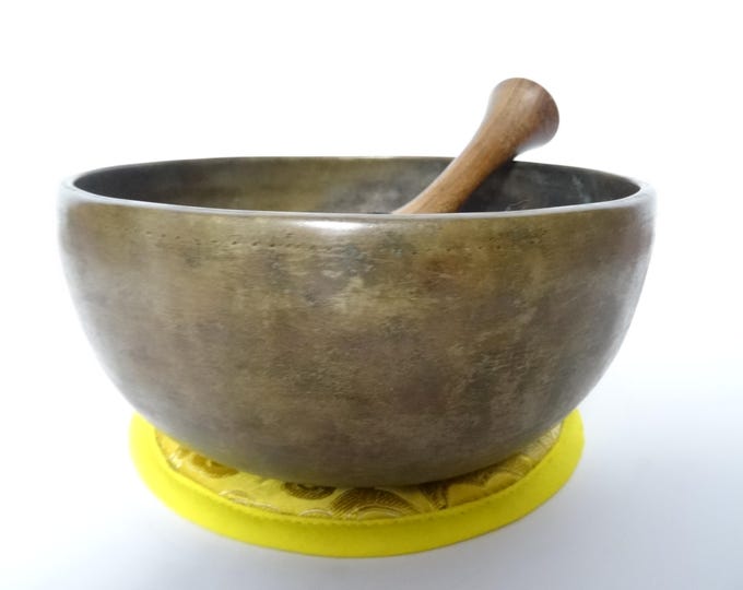 Antique Thadobati Tibetan Singing Bowl Hand Hammered Himalayan Meditation Sound Therapy C4
