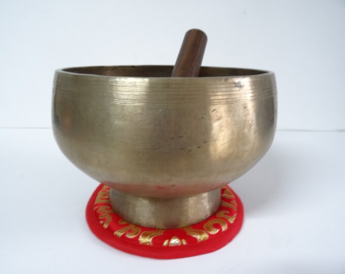 Antique old vintage Naga pedestal Tibetan singing bowl meditation Himalayan sound therapy healing buddhism Notes B3