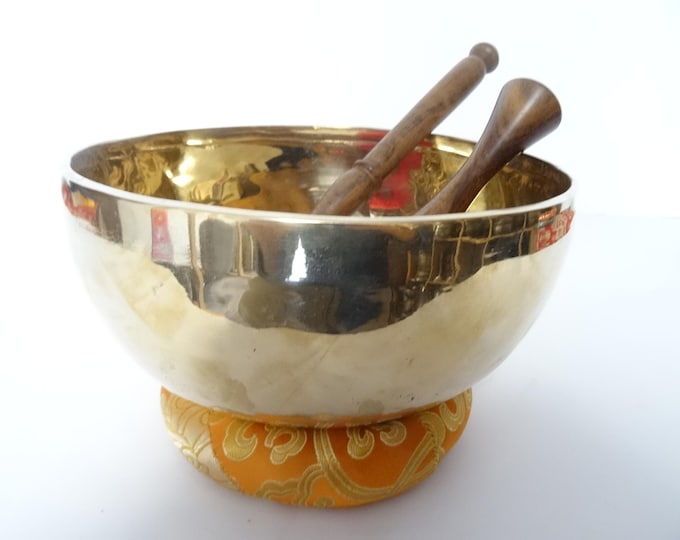 8.25" Tibetan Singing Bowl: Handmade Sound Therapy, Note F#3 Heart