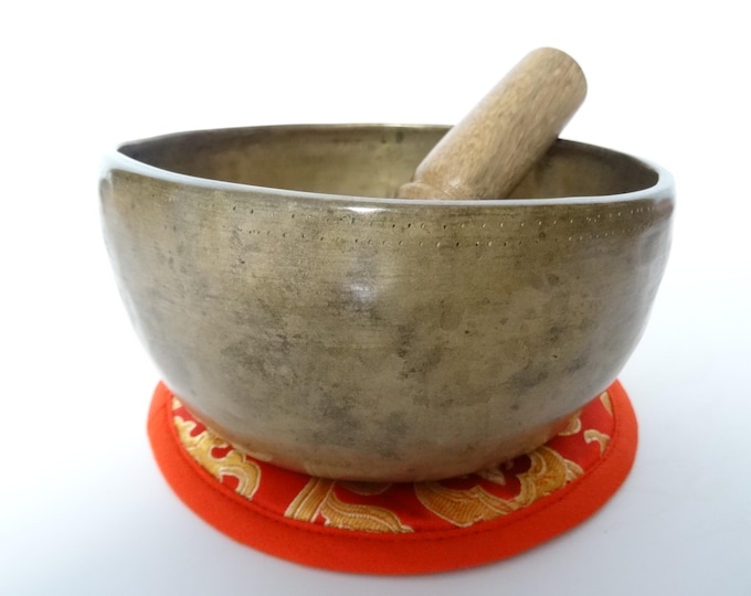 Antique Thadobati, Tibetan Singing Bowl, Hand Hammered, Himalayan, Sound Therapy, Yoga Meditation, Note F4