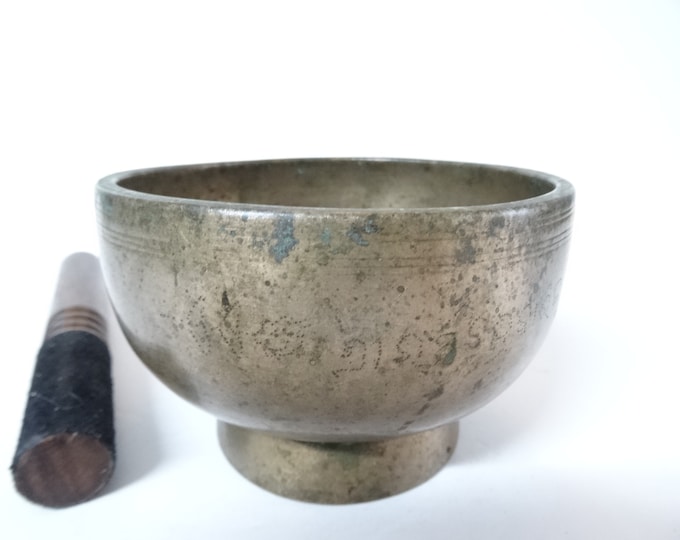 Antique old vintage Small Naga pedestal singing bowl meditation sound therapy healing buddhism Note D5