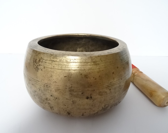 Antique Ancient mani Tibetan singing bowl Himalayan meditation sound therapy healing buddhism Note G#5