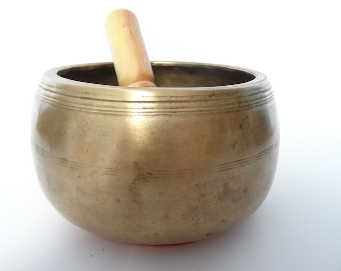 Antique mani Tibetan singing bowl Himalayan meditation sound therapy healing buddhism Note D5