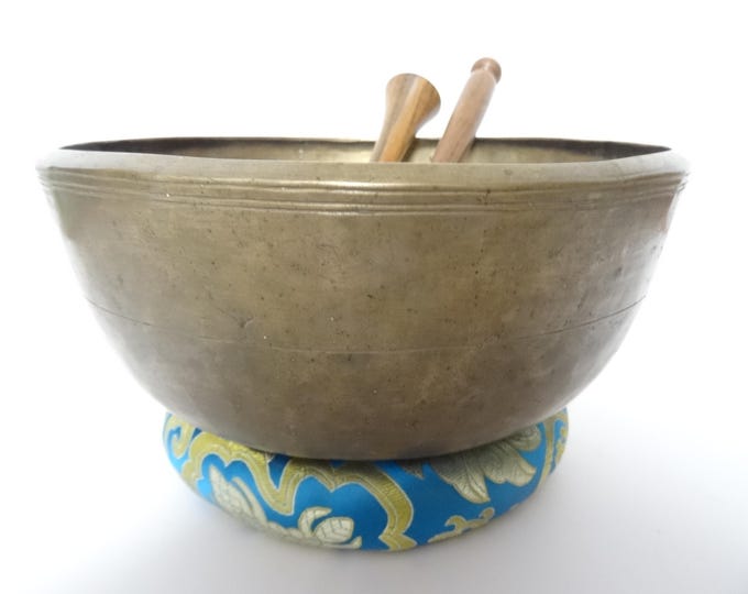 Large 9" Antique Shakti Singing Bowl Sound Therapy Healing Note C#3