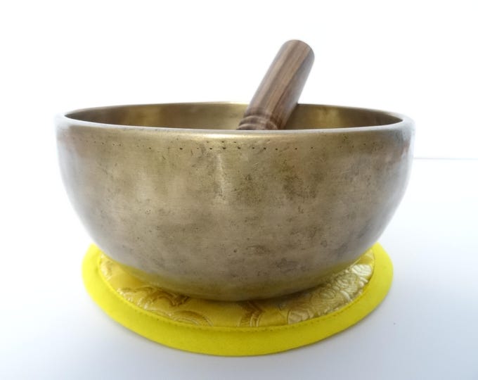 Antique Thadobati Tibetan Singing Bowl Hand Hammered Himalayan Meditation Sound Therapy F4