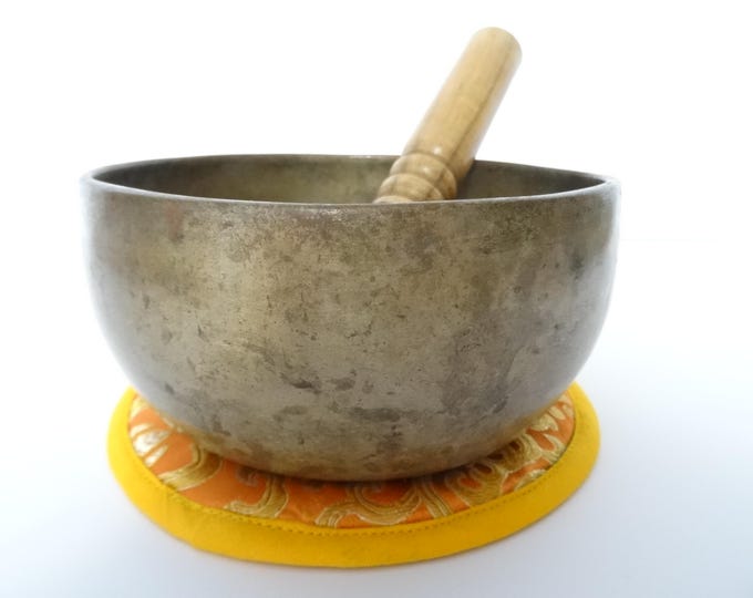 Antique Thadobati Tibetan Singing Bowl Hand Hammered Himalayan Meditation Sound Therapy D4