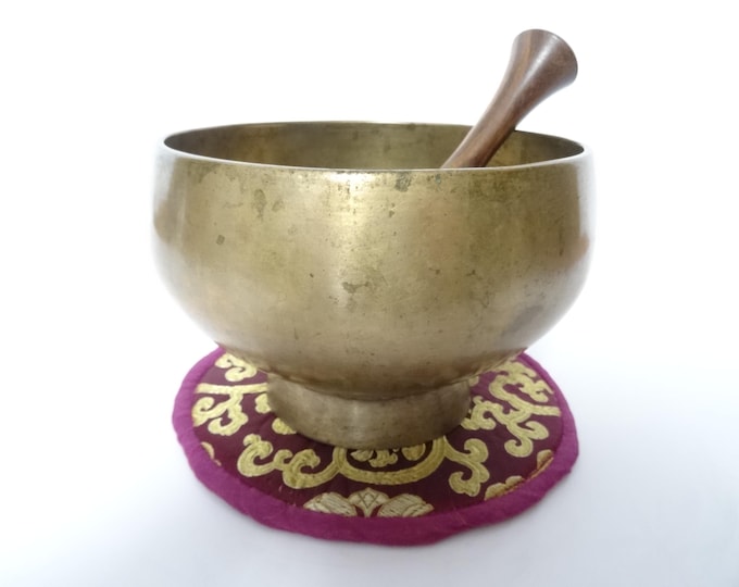 Antique Naga Pedestal Singing Bowl: Himalayan Sound Therapy, Note C#4