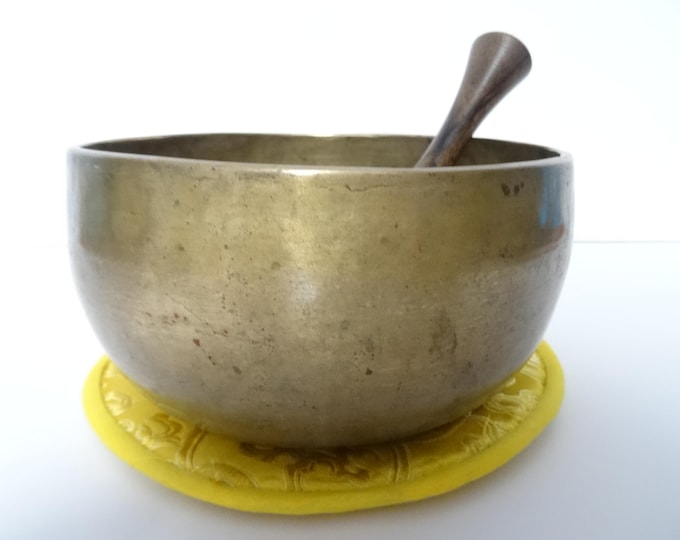 Antique Thadobati Tibetan Singing Bowl Hand Hammered Himalayan Meditation Sound Therapy G#3