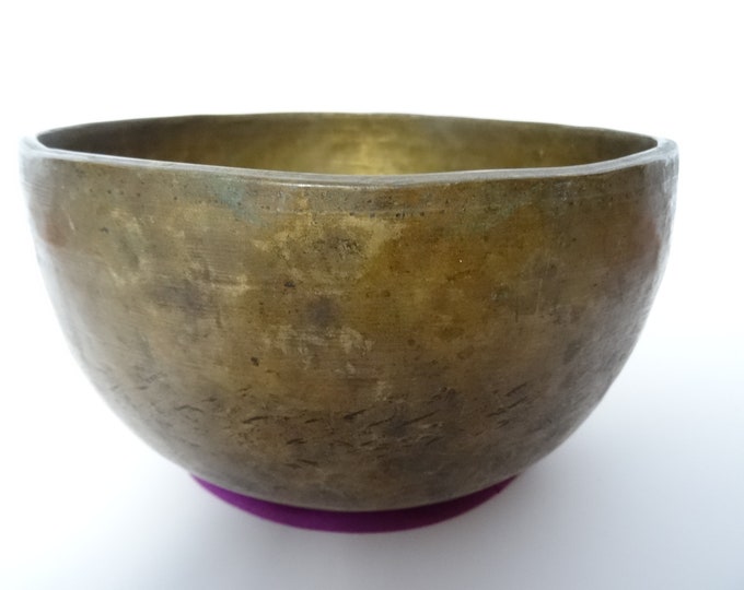 Large Antique Thadobati Tibetan Singing Bowl Hand Hammered Himalayan Sound Therapy Note A3