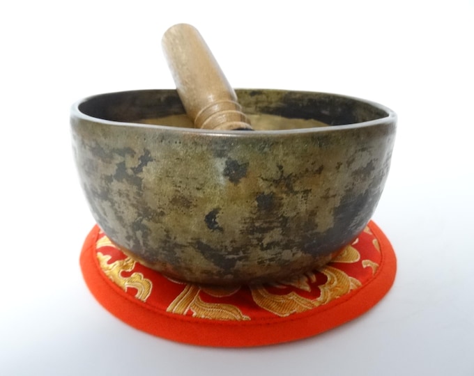 Antique Thadobati, Tibetan Singing Bowl, Hand Hammered, Himalayan, Sound Therapy, Yoga Meditation, Note F4
