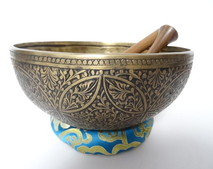 9" Hand Carved Tibetan Singing Bowl: Handmade Sound Therapy, Note D#3 Sacral