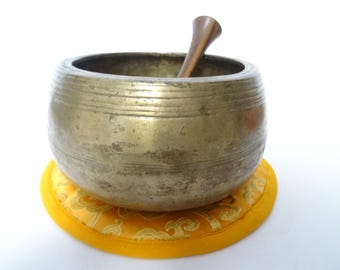 Antique Ancient mani Tibetan singing bowl Himalayan meditation sound therapy healing buddhism Note E5