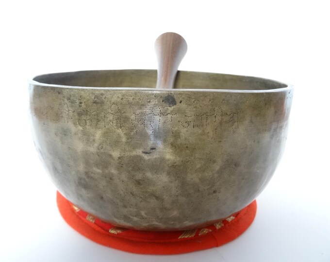 Antique Thadobati, Tibetan Singing Bowl, Hand Hammered, Himalayan, Sound Therapy, Yoga Meditation, Note B3