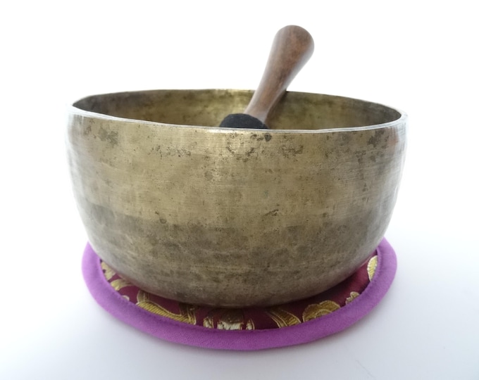 Antique Thadobati, Tibetan Singing Bowl, Hand Hammered, Himalayan, Sound Therapy, Yoga Meditation, Note B3