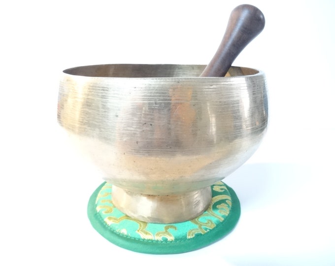 Antique old vintage Naga pedestal Tibetan singing bowl meditation Himalayan sound therapy healing buddhism Note B3