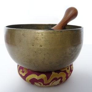 Antique Thadobati Tibetan Singing Bowl Hand Hammered Himalayan Meditation Sound Therapy F3