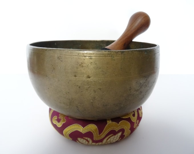 Antique Thadobati Tibetan Singing Bowl Hand Hammered Himalayan Meditation Sound Therapy F3