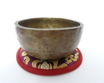 Antique Thadobati Cup Singing Bowl: Hand Hammered Himalayan G5 777Hz
