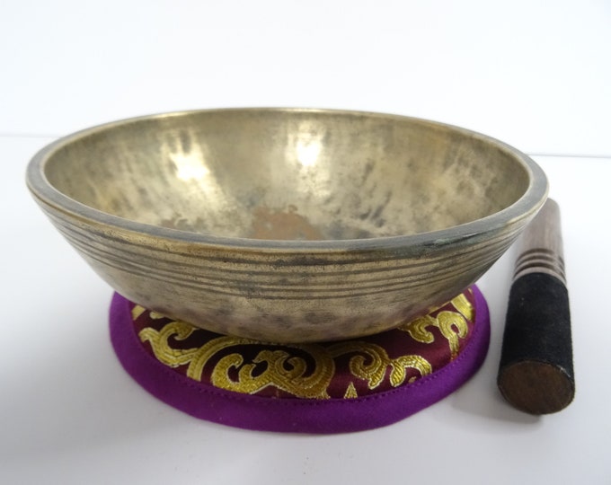 Large Antique Manipuri Tibetan Himalayan Singing Bowl Hand Made Meditation Sound Therapy Healing D4