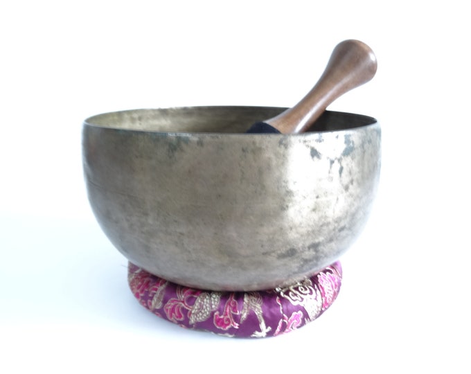 Large Antique Thadobati, Tibetan Singing Bowl, Hand Hammered, Himalayan, Sound Therapy, Yoga Meditation, Note F#3