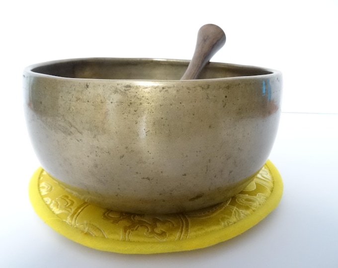 Antique Thadobati Tibetan Singing Bowl Hand Hammered Himalayan Meditation Sound Therapy C#4
