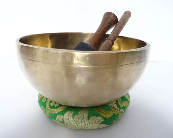 8" Large, Temple Sounds Therapy, Tibetan Singing Bowl, Hand Made, Healing, Note A#3 Third Eye