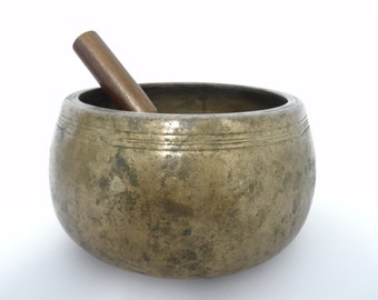Antique Mani Tibetan singing bowl Himalayan meditation sound therapy healing buddhism Note D#5